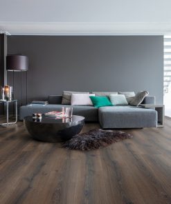Quick-Step "Majestic" vízálló laminált padló - Csiszolt sivatagi sötétbarna tölgy