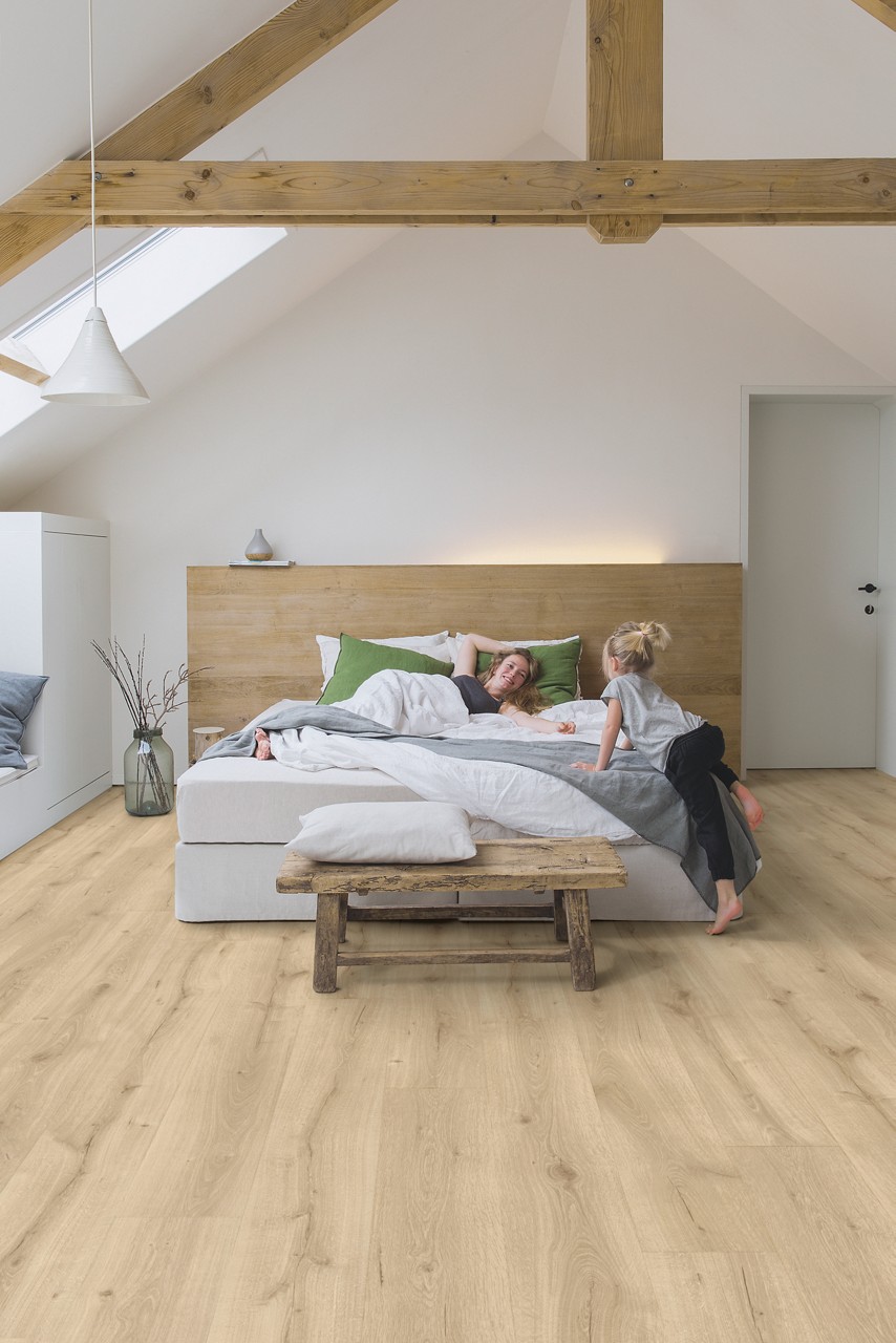 Quick-Step "Majestic" vízálló laminált padló - Világos sivatagi természetes tölgy - Image 2