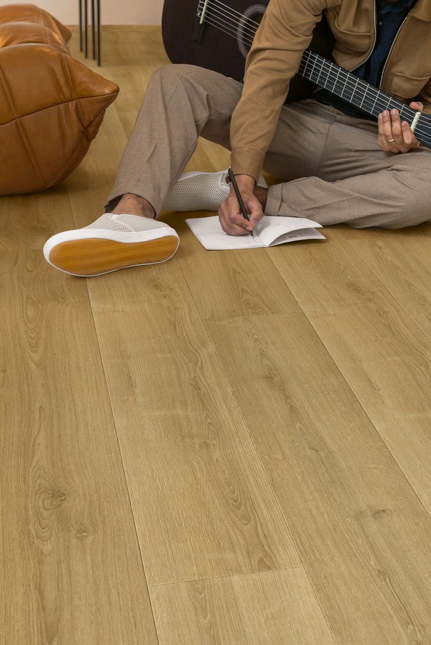 Quick-Step vízálló laminált padló - Csiszolt természetes meleg tölgy - Image 5